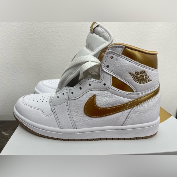 New! Nike Air Jordan 1 Retro High OG Women's "Metallic Gold" Shoe - Picture 11 of 14